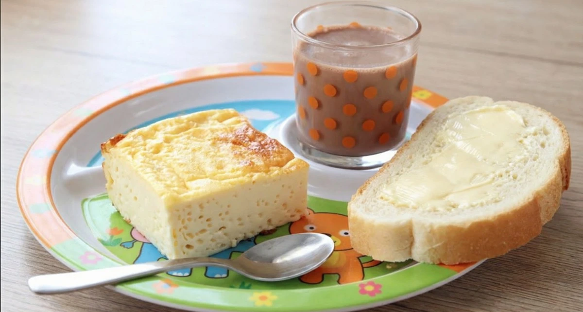 Nie naleśnik i nie jajecznica. Prawdziwa, puszysta omlet z dzieciństwa, który rozpływa się w ustach