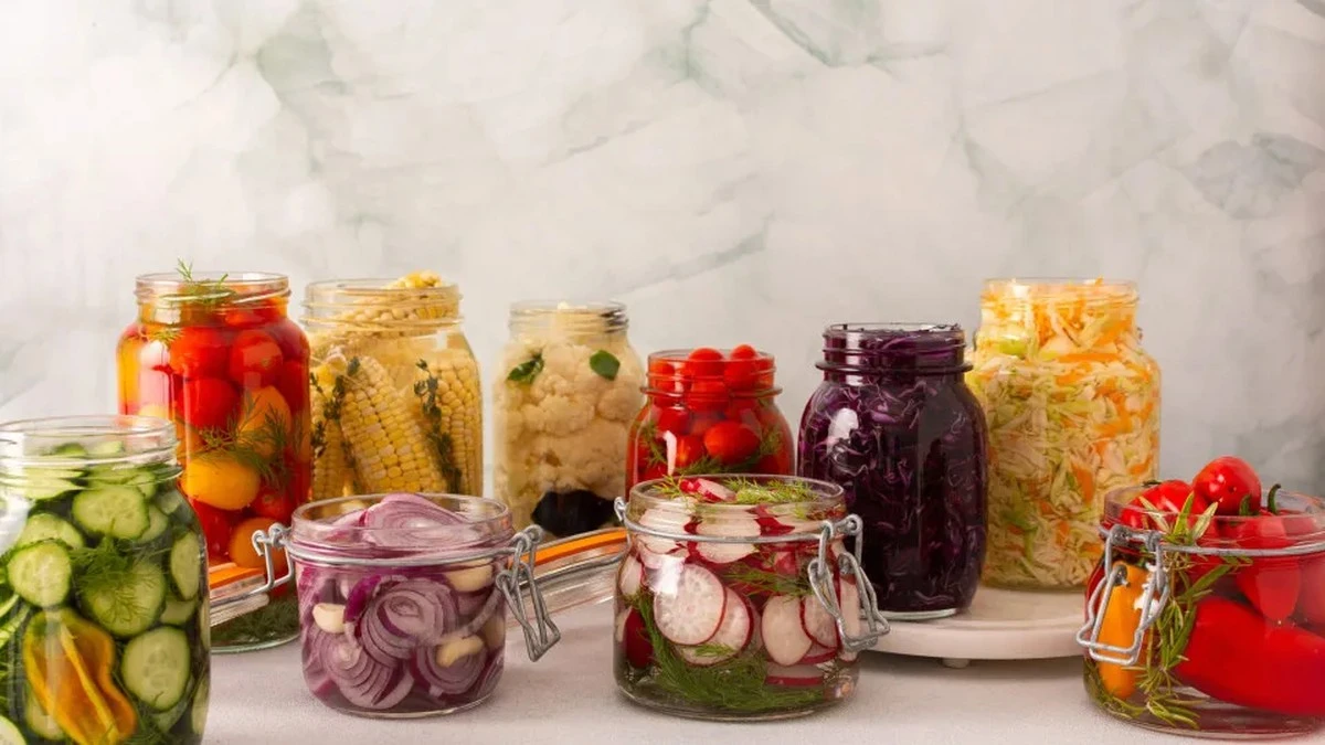 8 produktów fermentowanych, które pokochasz - i Twoje jelita też!