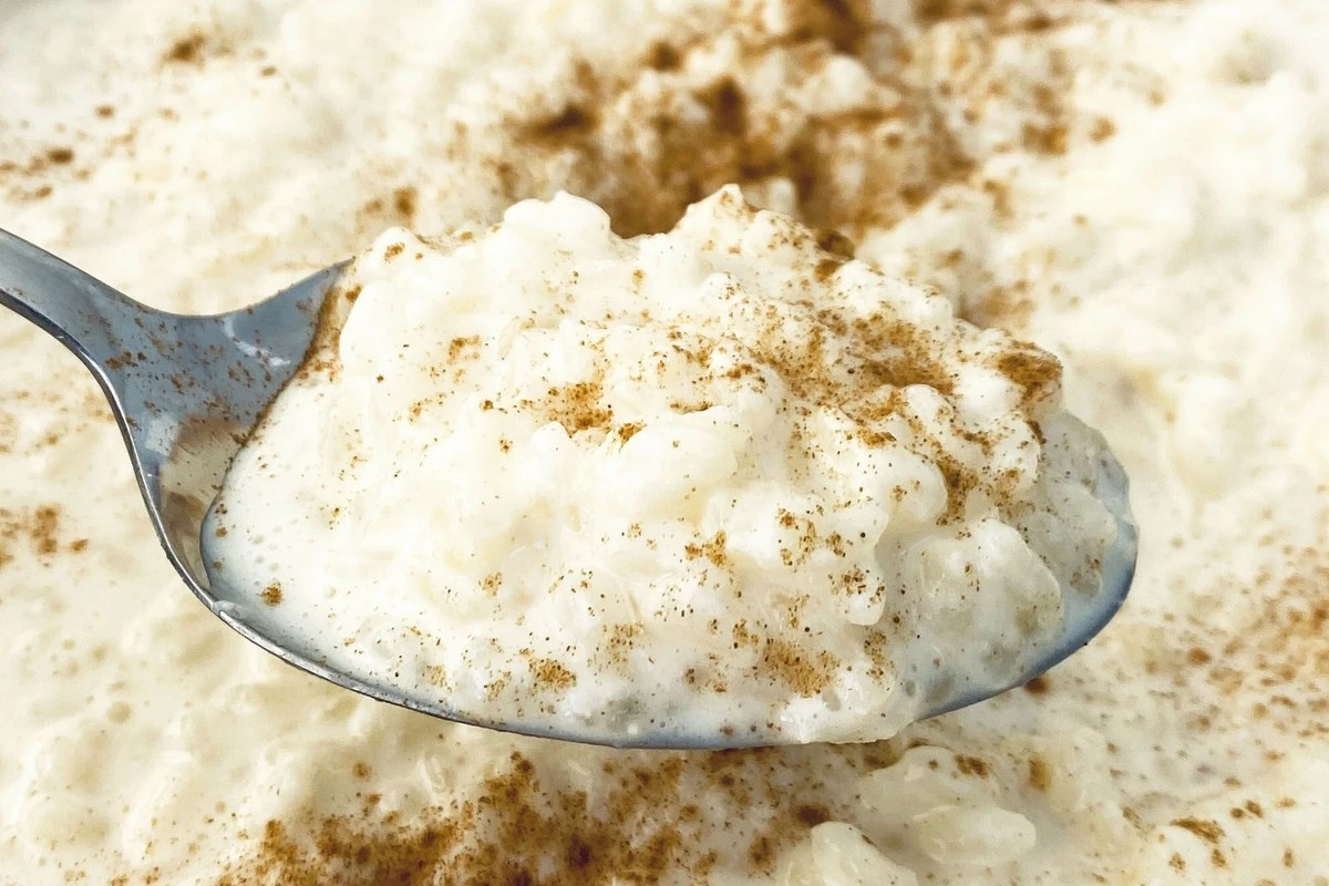 ryzowypuddingzs-extra-1.webp Ryżowy pudding z sosem malinowym. Twój nowy sposób na resztki obiadów - image 1