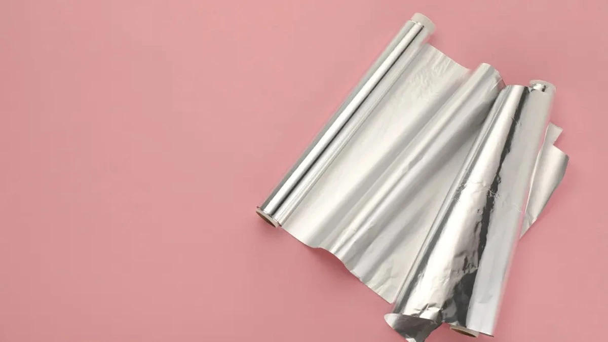 5 sprytnych trików z folią aluminiową, które odmienią Twoją kuchnię
