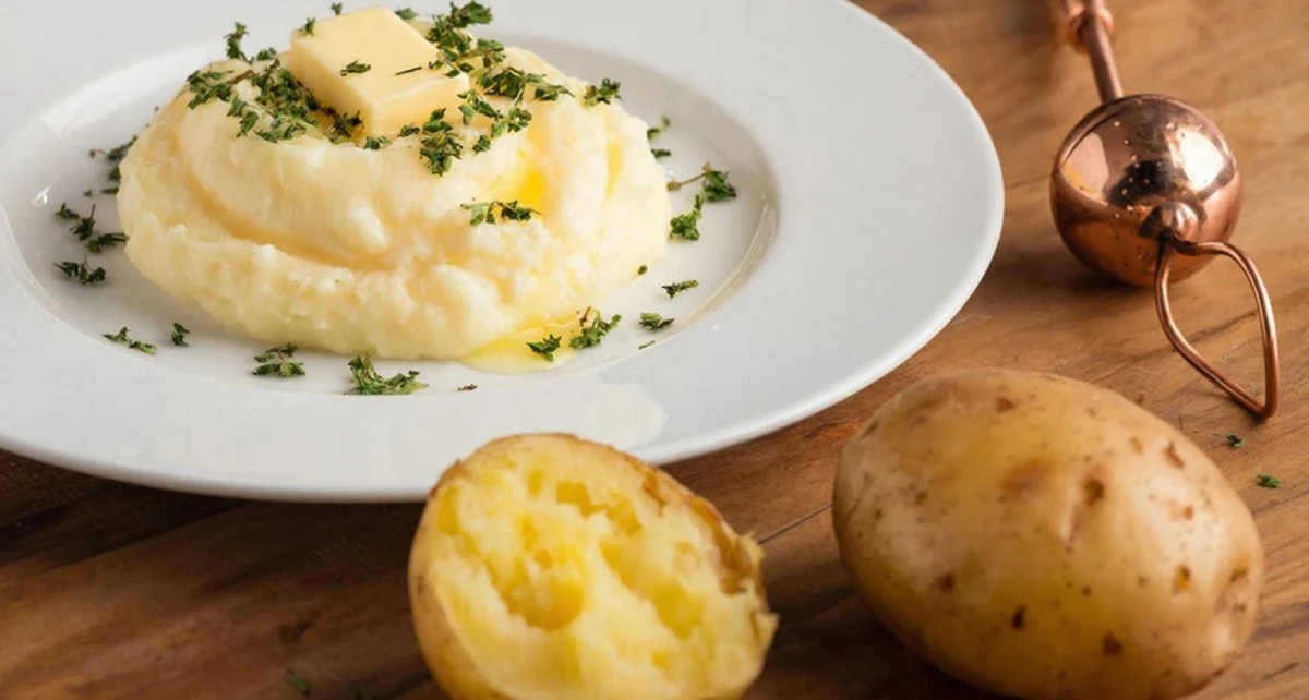 Zapomnij o gotowaniu ziemniaków na puree. Ten prosty trik robią wszyscy sprytni kucharze.