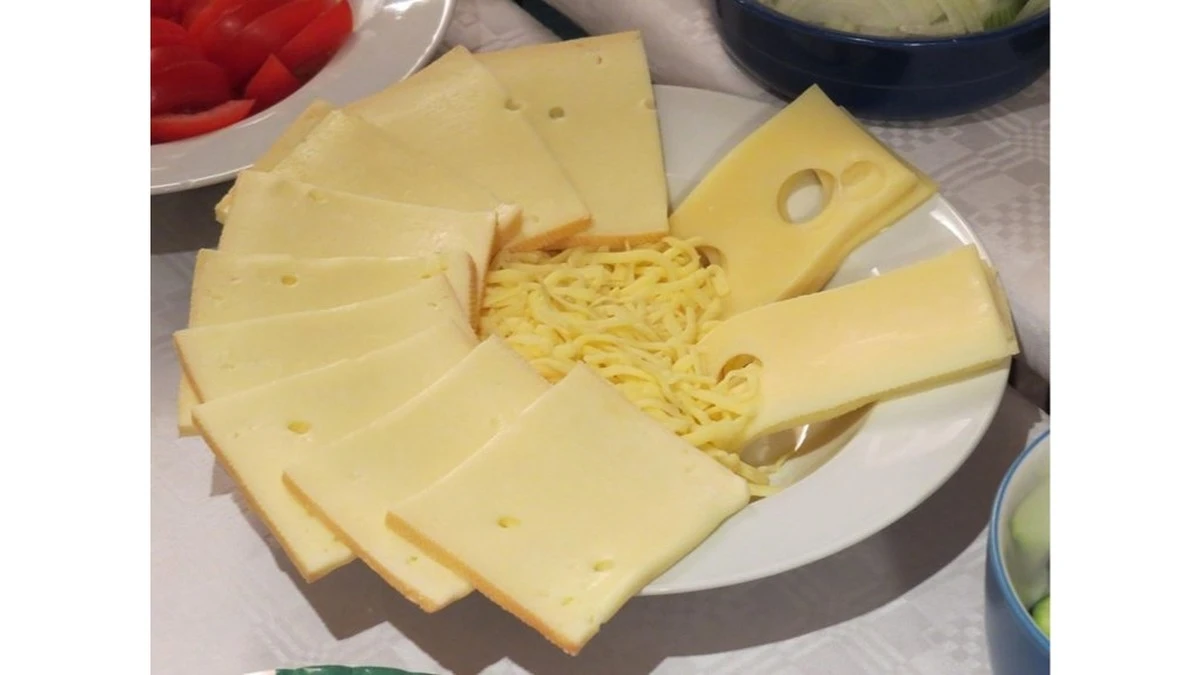 Dlaczego mój ser zawsze jest świeży? Przyjaciel spojrzał i zadał jedno pytanie. Okazało się, że kluczem jest jabłko.