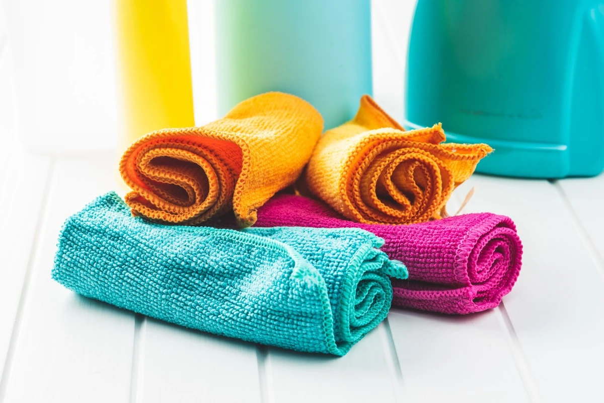 tusterecznikiku-extra-1.webp Tłuste ręczniki kuchenne jak nowe: wrzucam 50 g proszku do bębna – nawet kolorowe odzyskują czystość i zapach - image 1