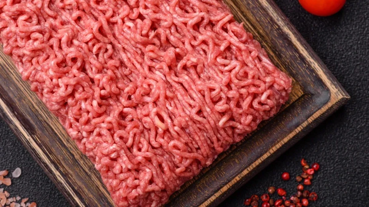 Jak mrozić mielone mięso, by nie straciło smaku? Prosty trik, który ratuje część obiadu.