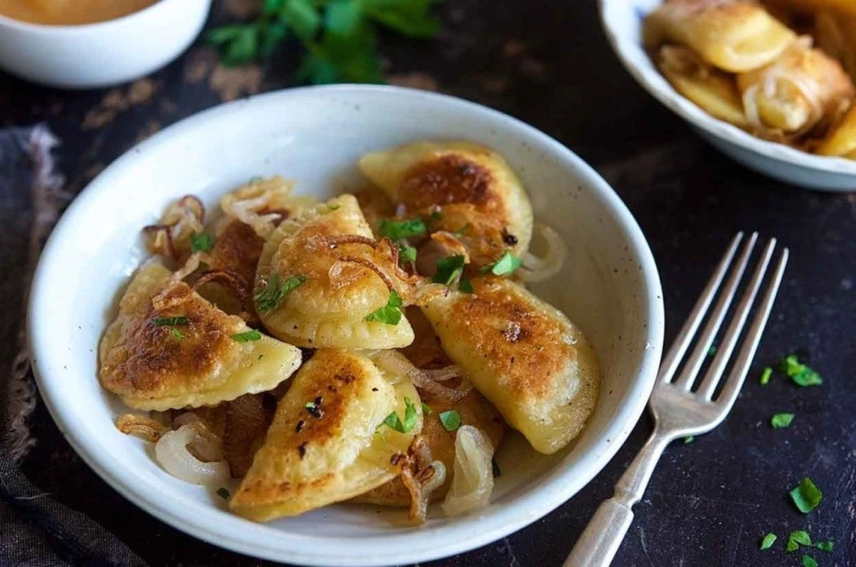 3skadnikizkuchn-extra-1.webp 3 składniki z kuchni, które zamienią Twoje pierogi w danie z restauracji - image 1