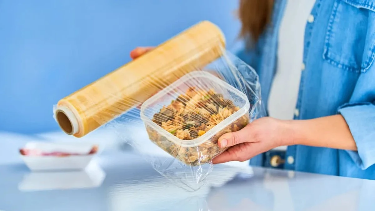 Dieta "plastikowa": Na czym polega i dlaczego lekarze biją na alarm