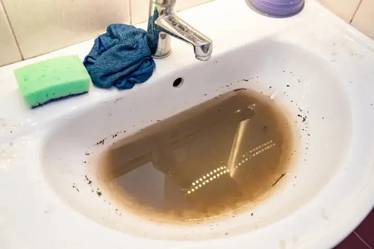 anigroszanadrog-extra-1.webp Ani grosza na drogie chemikalia: tani sposób na zatkaną kuchnię - image 1