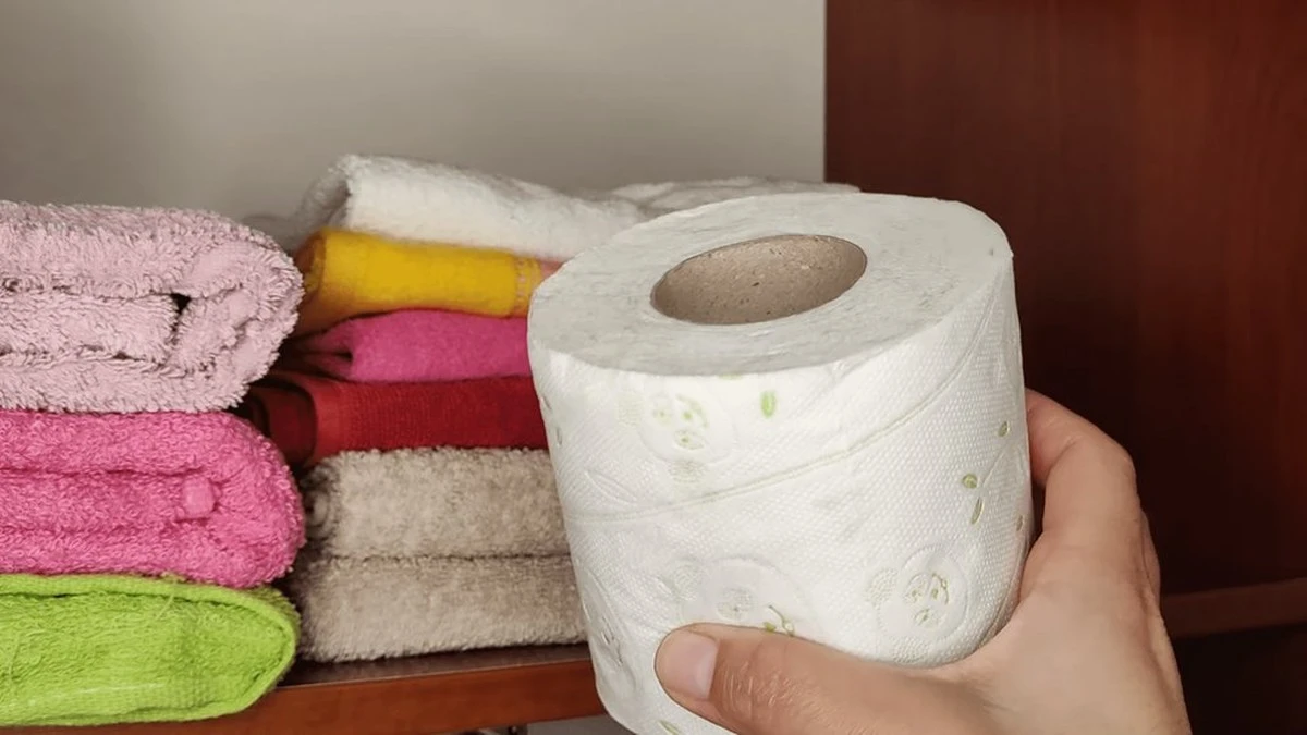 Jak sąsiad z trzeciego piętra zdradził sekret: ten trik z rolką papieru toaletowego sprawi, że ubrania pachną jak świeżo wyprane