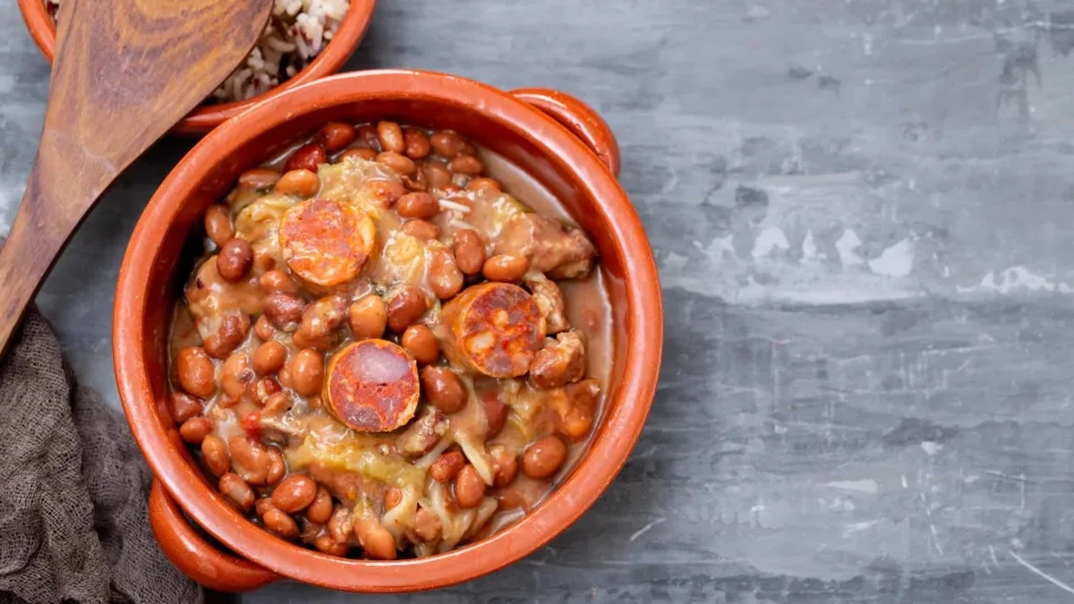 Niedzielny obiad, który poruszy zmysły: jak przygotować tradycyjną feijoada à transmontana