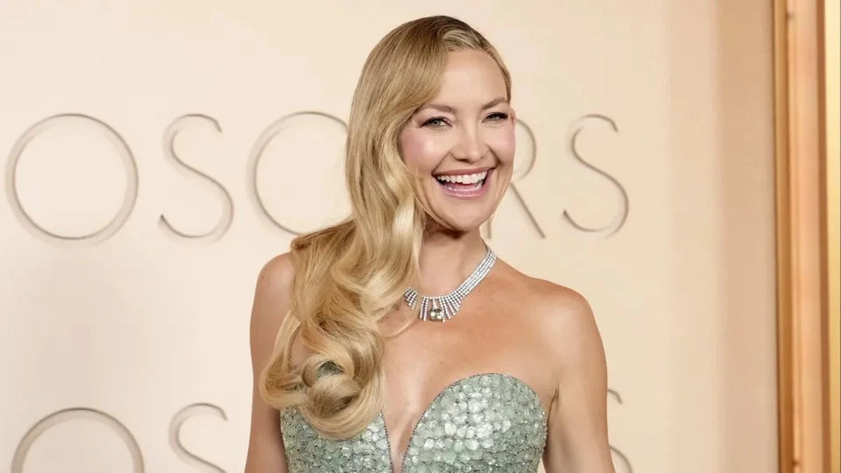 Jak nagrać loki w stylu gwiazd z czerwonego dywanu? Triki z TikToka podbijają Hollywood.