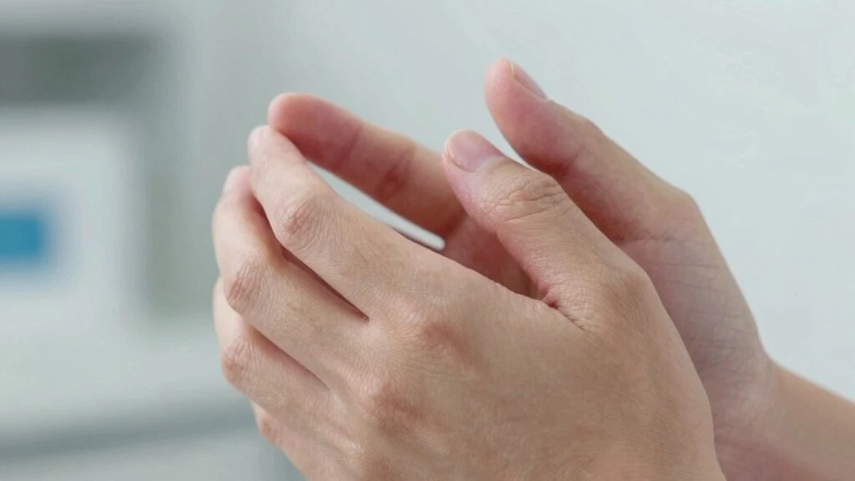Gdy drętwieją ci ręce w nocy – przestań i sprawdź tę jedną rzecz