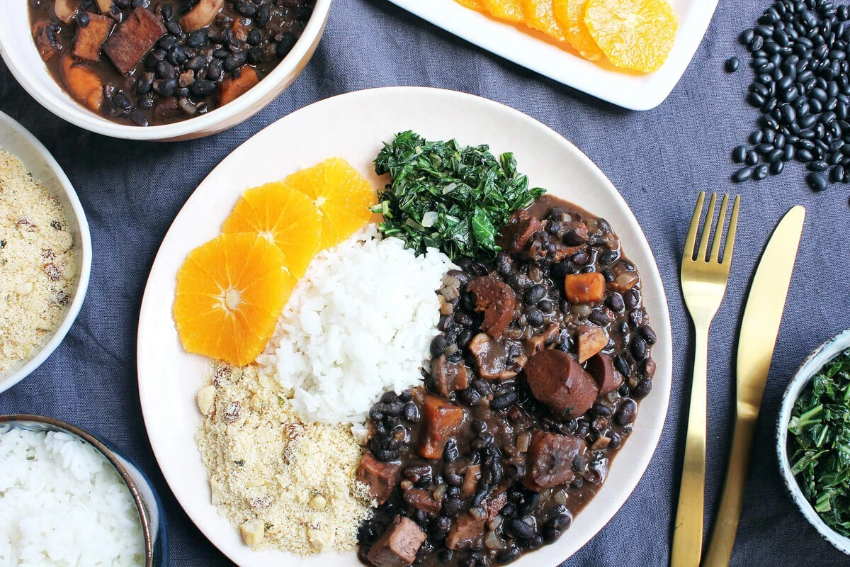 trzysposobynawy-extra-1.webp Trzy sposoby na wyśmienitą feijoada z kałamarnicy – idealna na niedzielny obiad - image 1