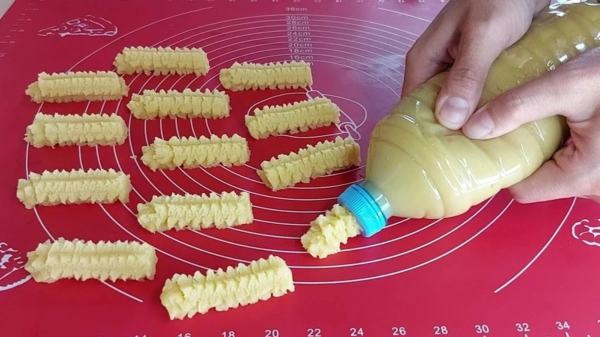 Plastikowa Butelka Zamieniona w Mroczny Worek Cukierniczy w 2 Minuty. Sąsiadka Piecze Ciasteczka Co Weekend.