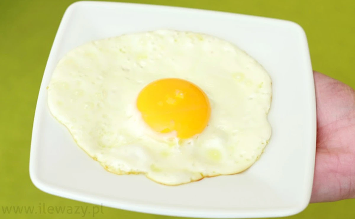 sekretidealnego-extra-1.webp Sekret idealnego jajka sadzonego: jedna malutka sztuczka przed rozbiciem skorupki - image 1