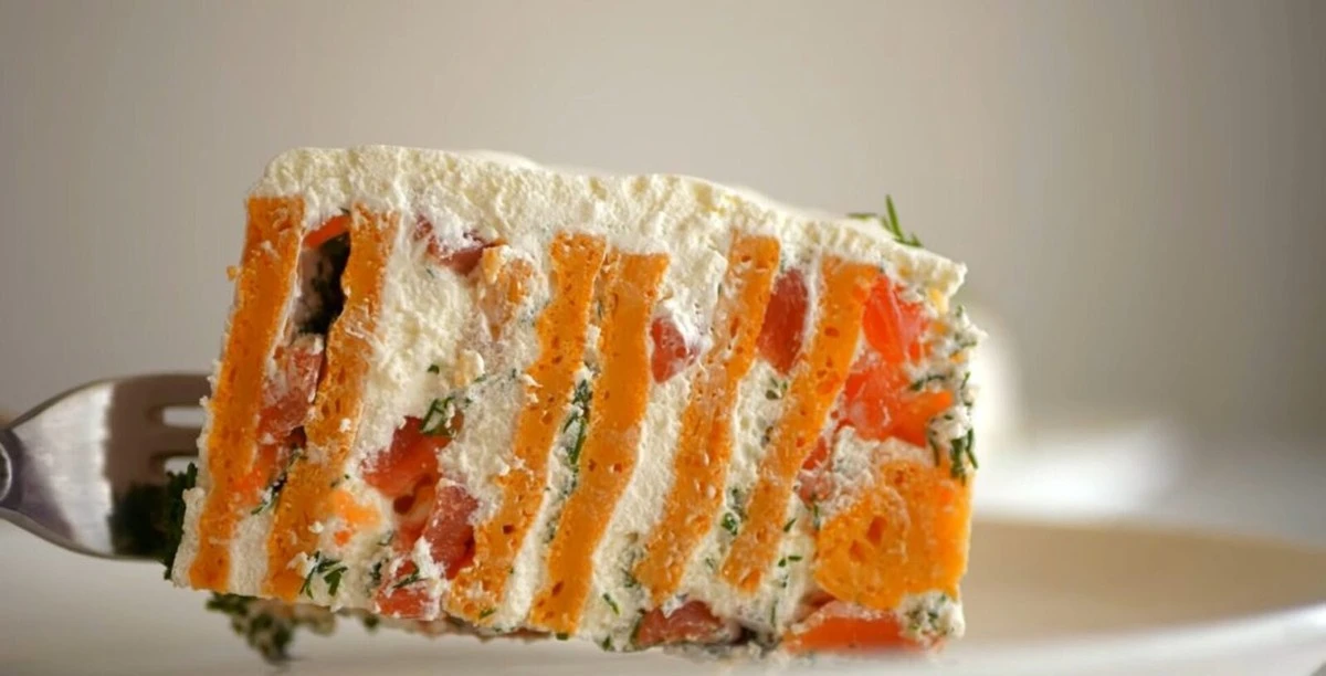 Towering Spiral Cake: One Slice and Your Guests Won't Believe Their Eyes