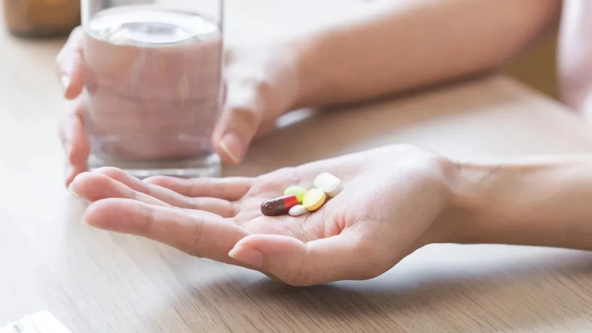 Farmaceutka przestrzega: Ten prosty błąd przy zażywaniu leków może być groźny