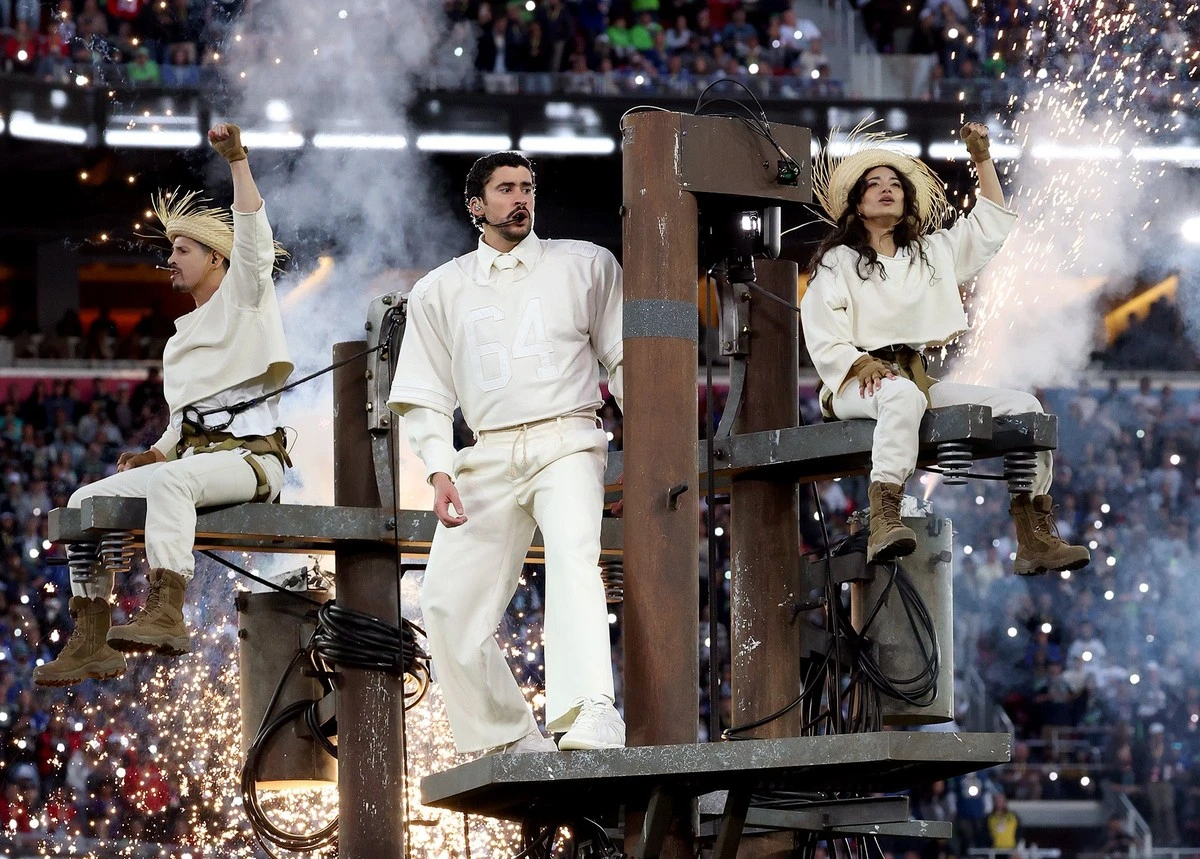 Super Bowl. Jedna z części stroju Bad Bunny